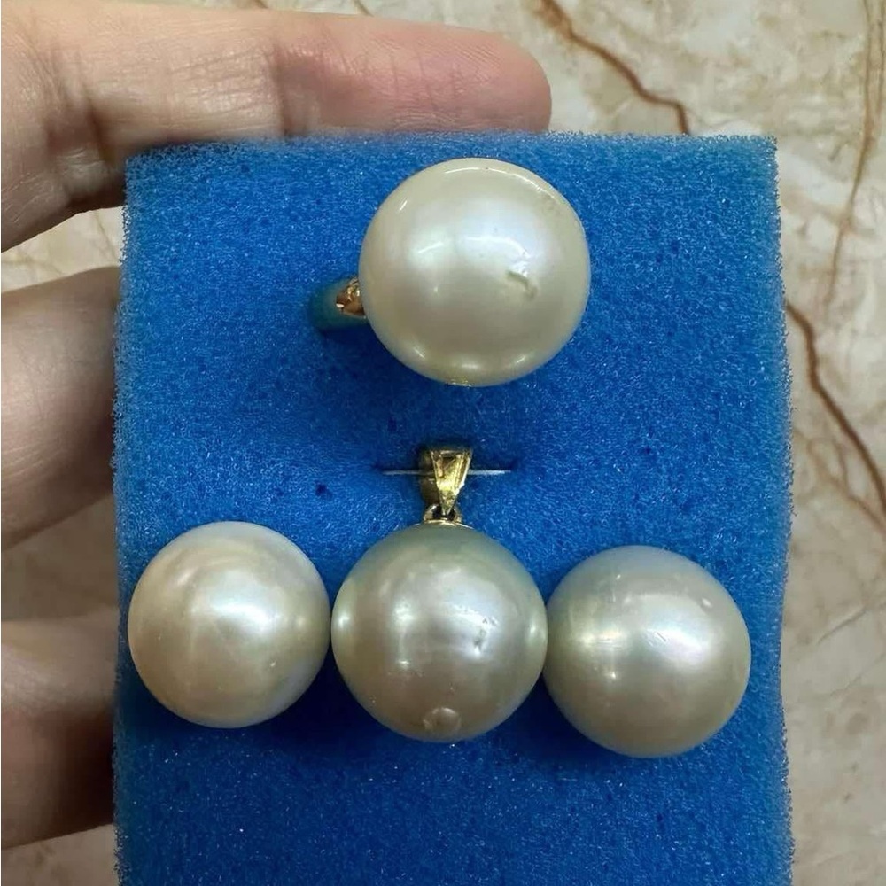 14mm South Sea pearls in 14kyellow gold set